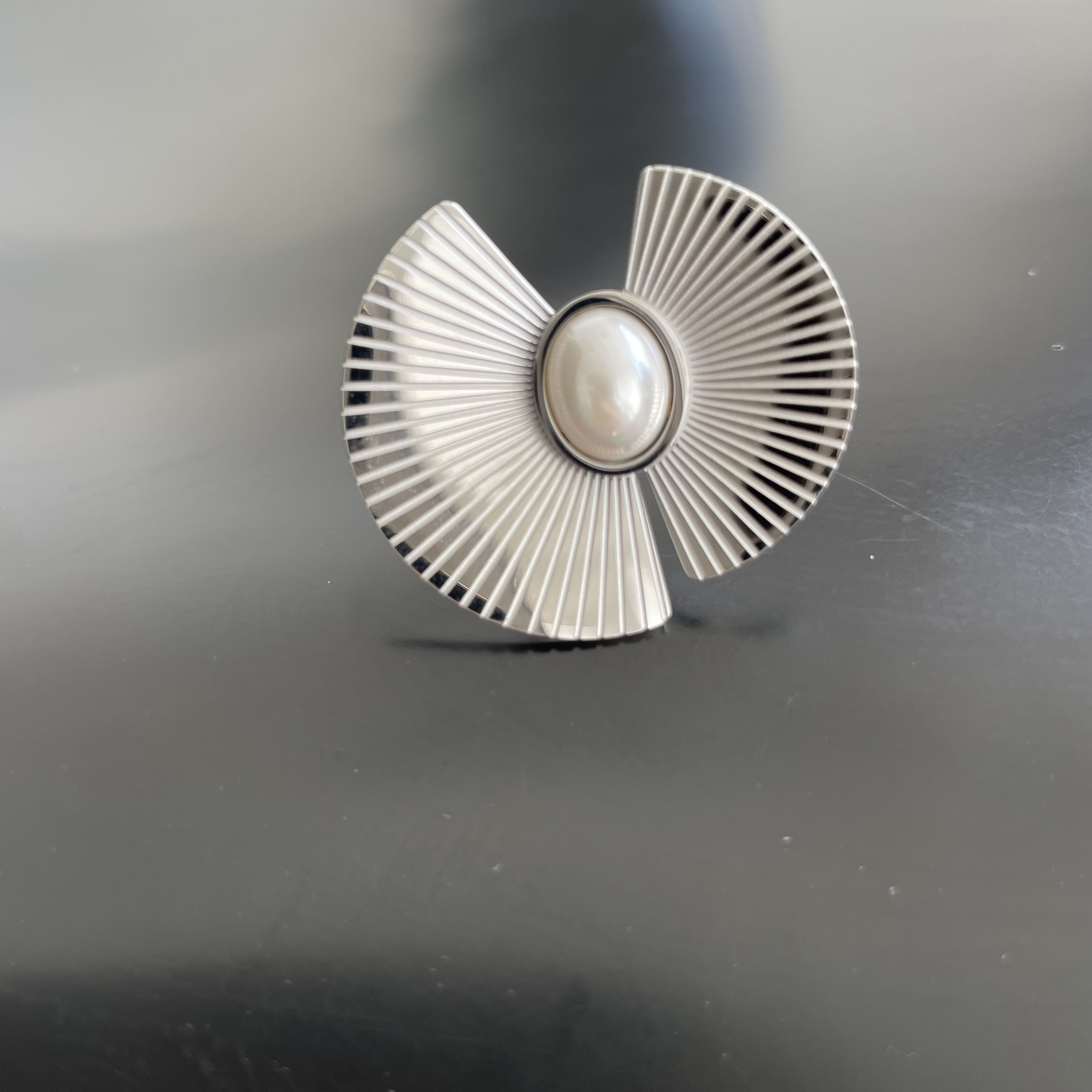 картинка Кольцо "Жемчужный веер"