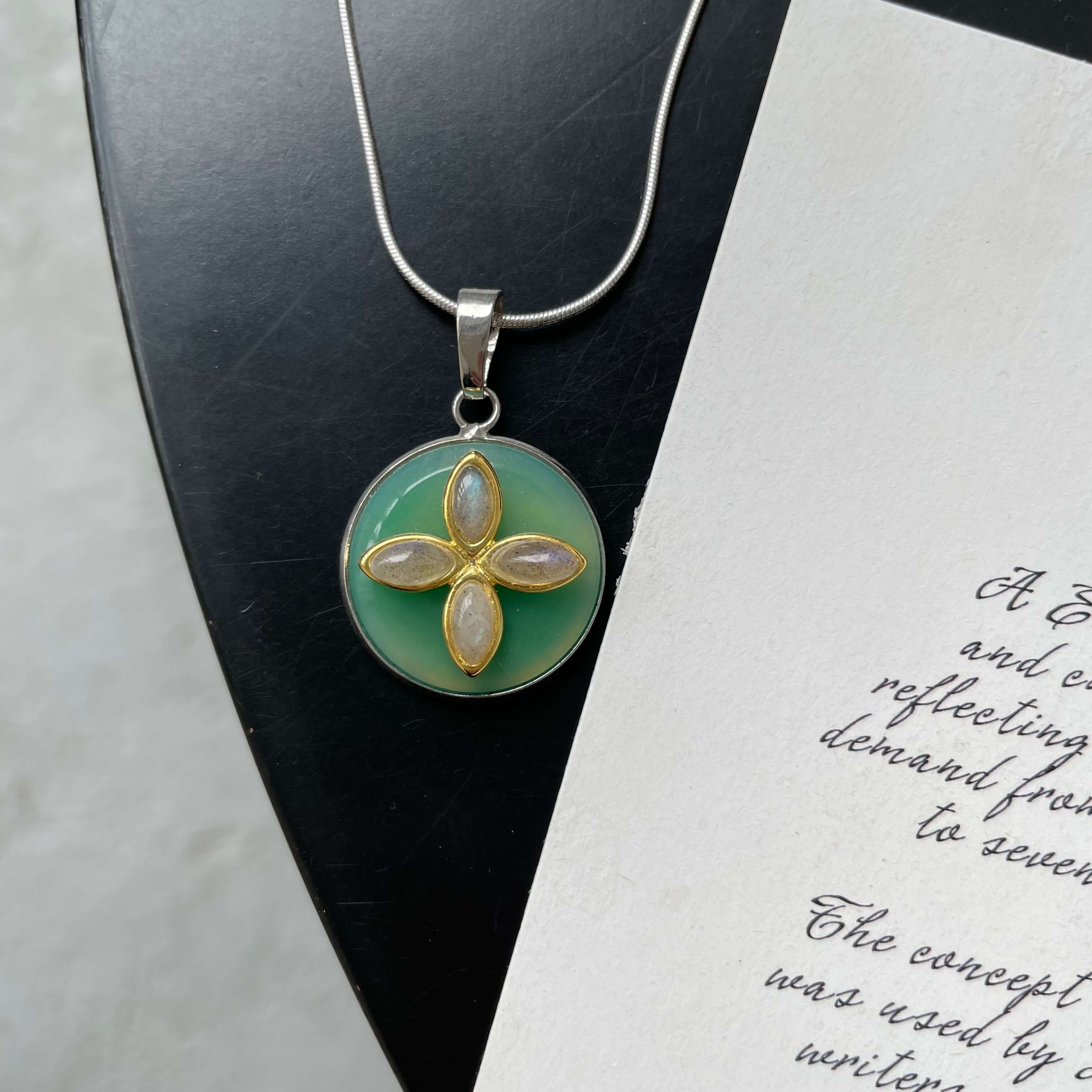 картинка Цепь с медальоном "Green malta"