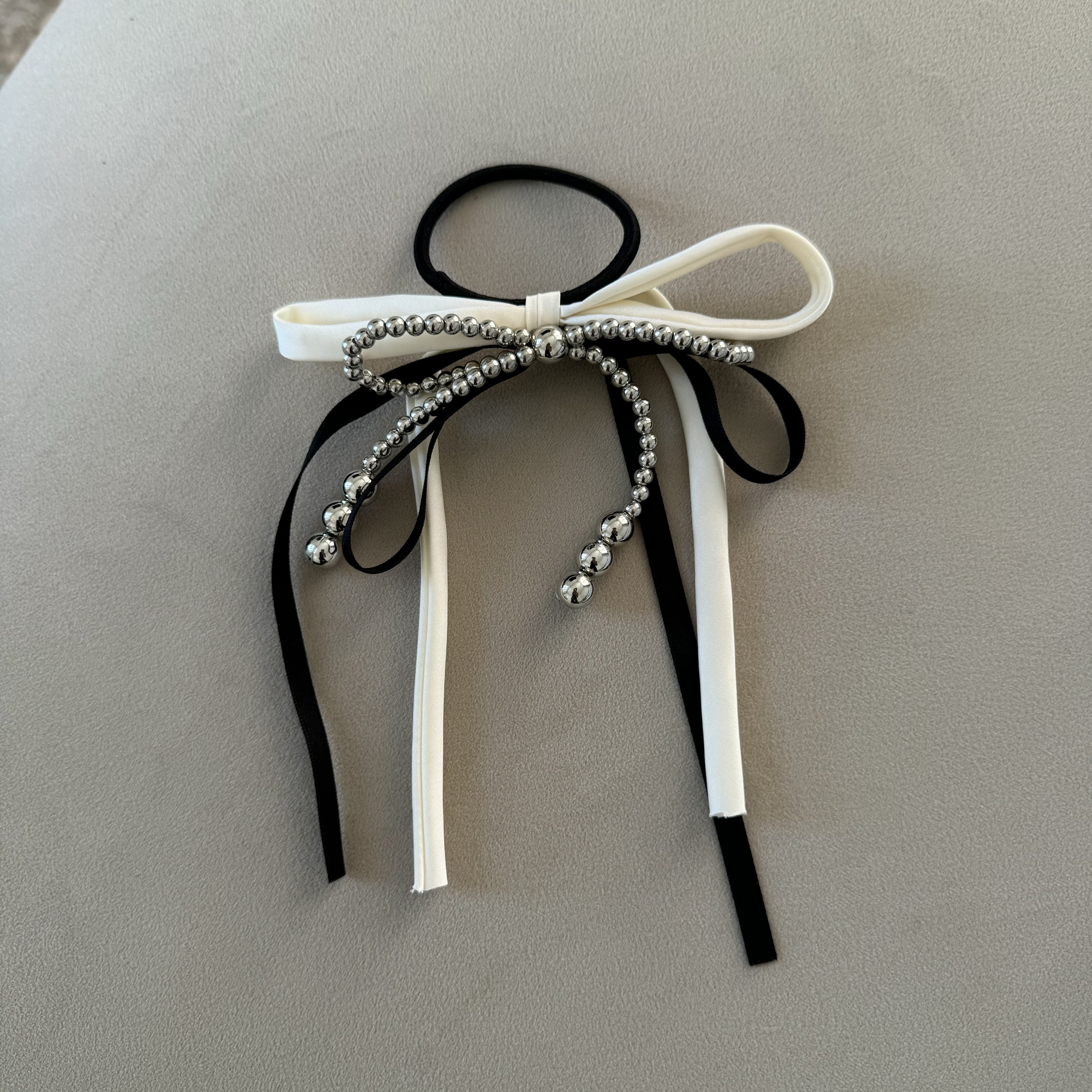 картинка Резинка для волос "Белый бантик"