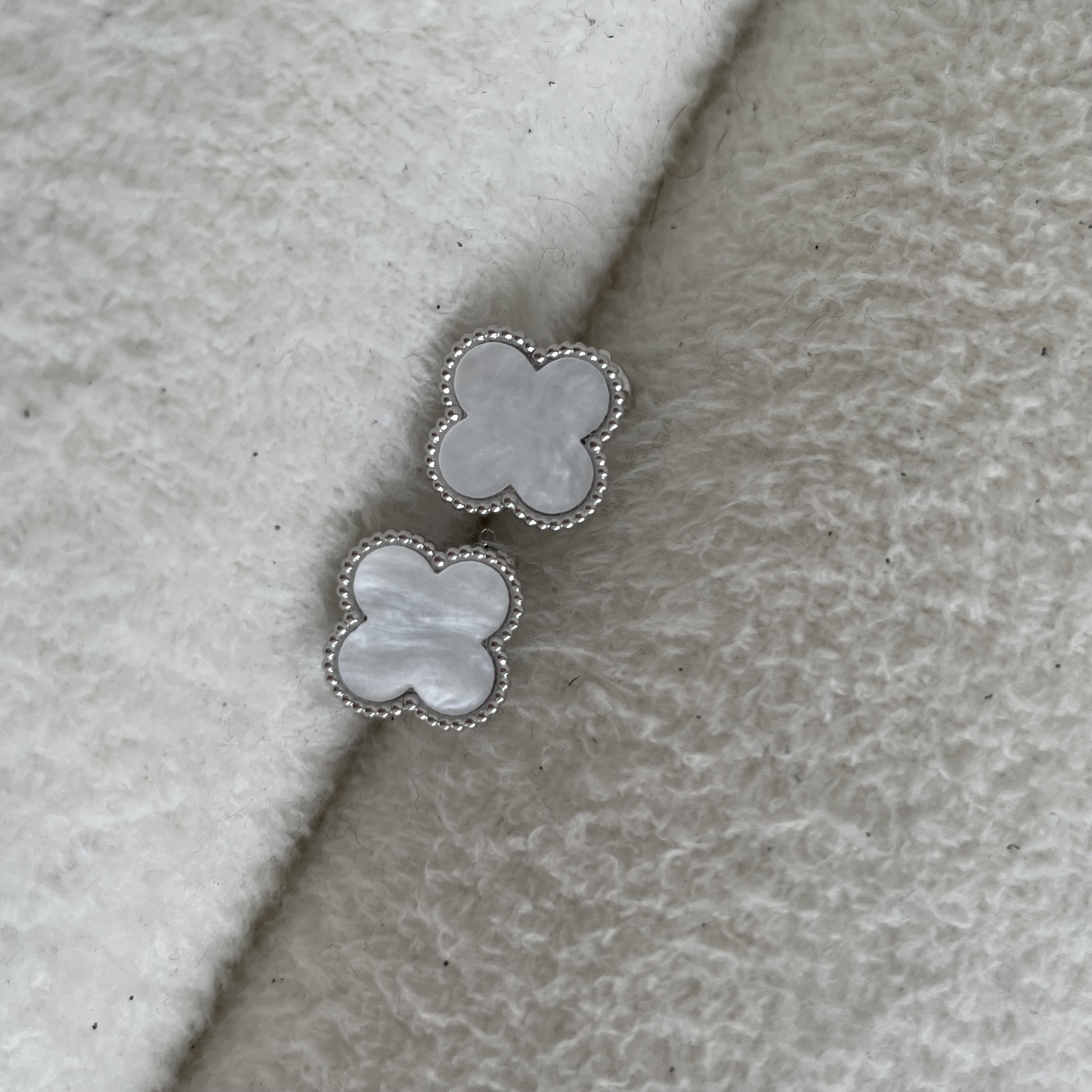 картинка Серьги  "White clover"