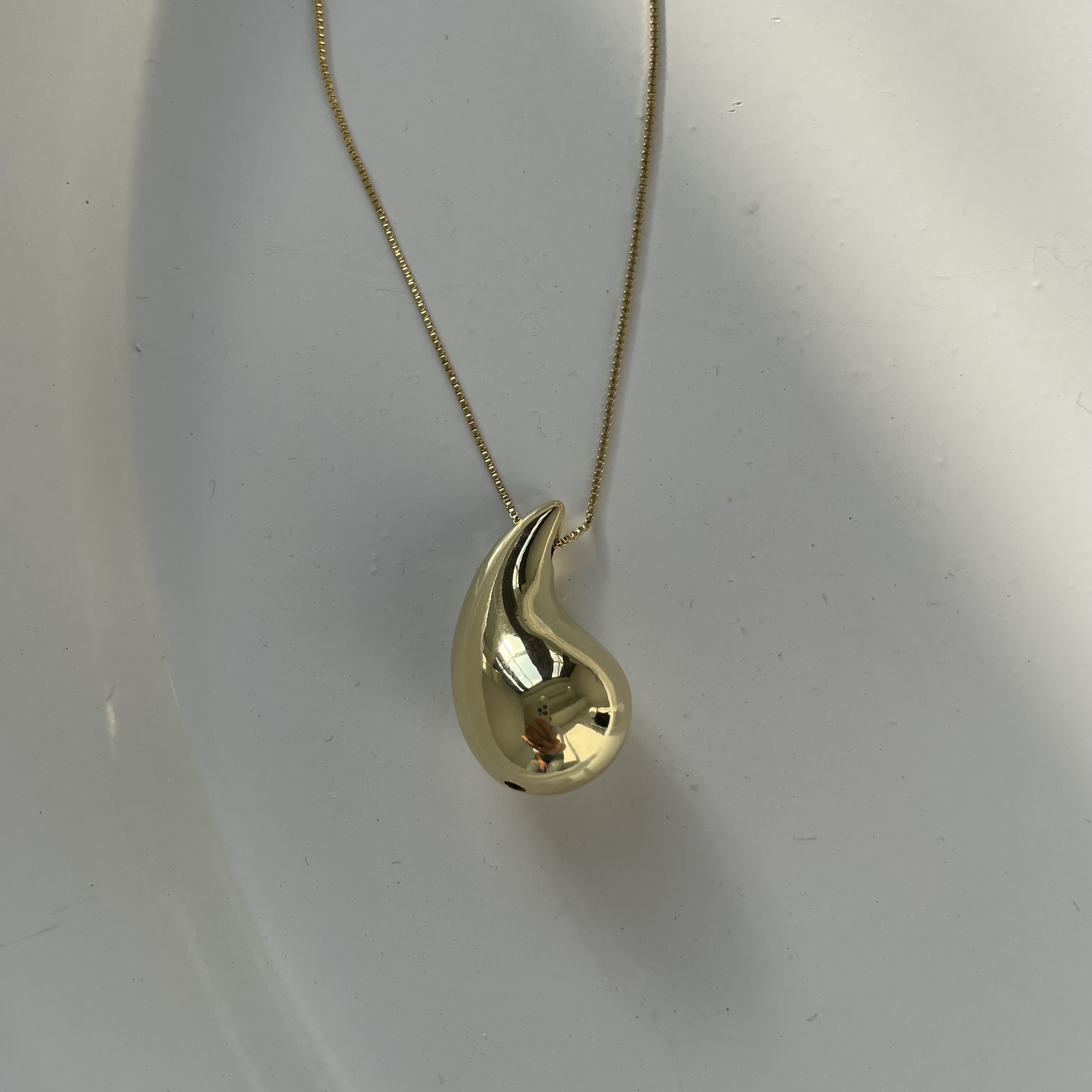 картинка Кулон на цепочке "Золотая капля"