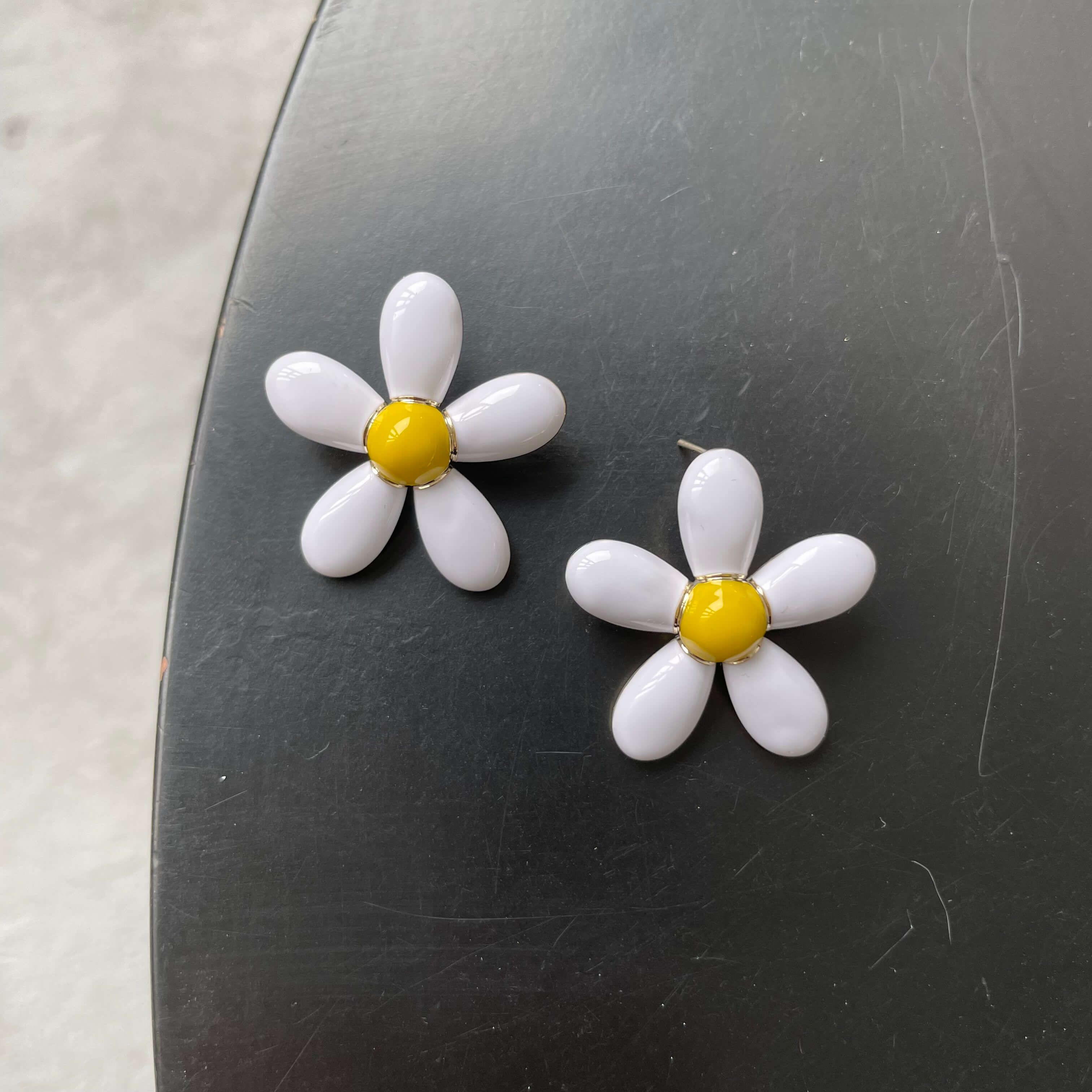 картинка Серьги "Белые ромашки"