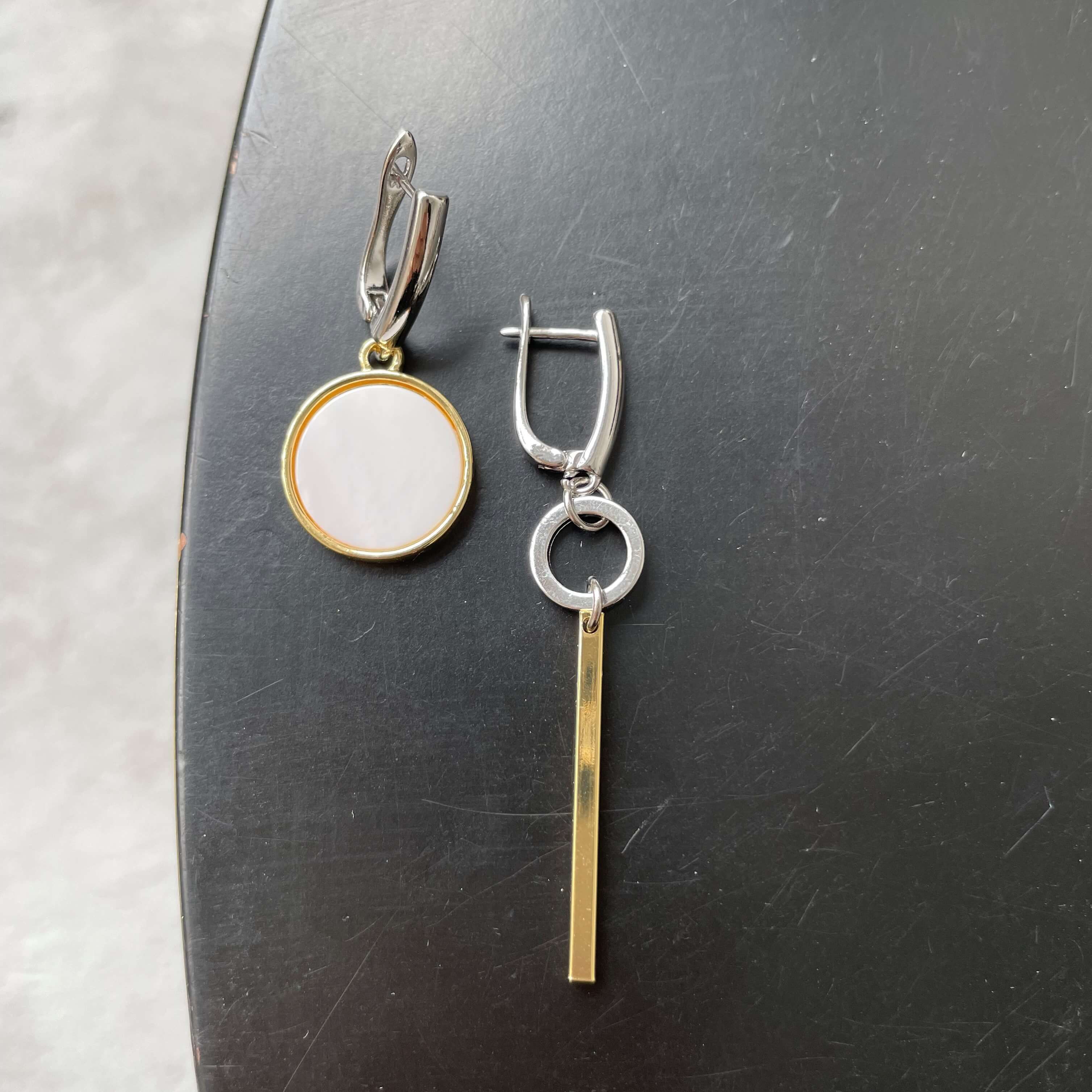 картинка Асимметричные серьги "Full moon"