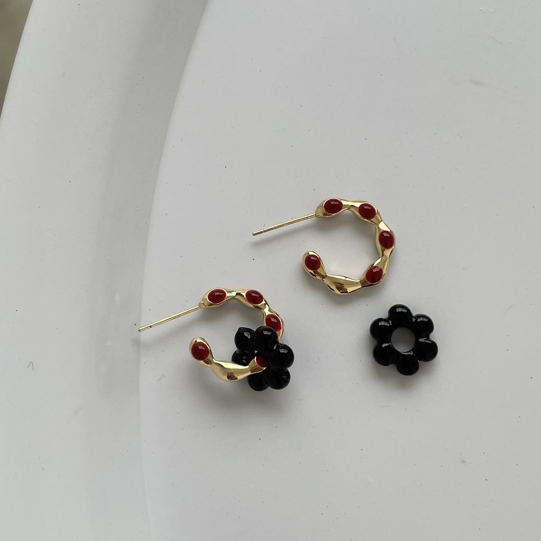 картинка Серьги "Black chamomile"