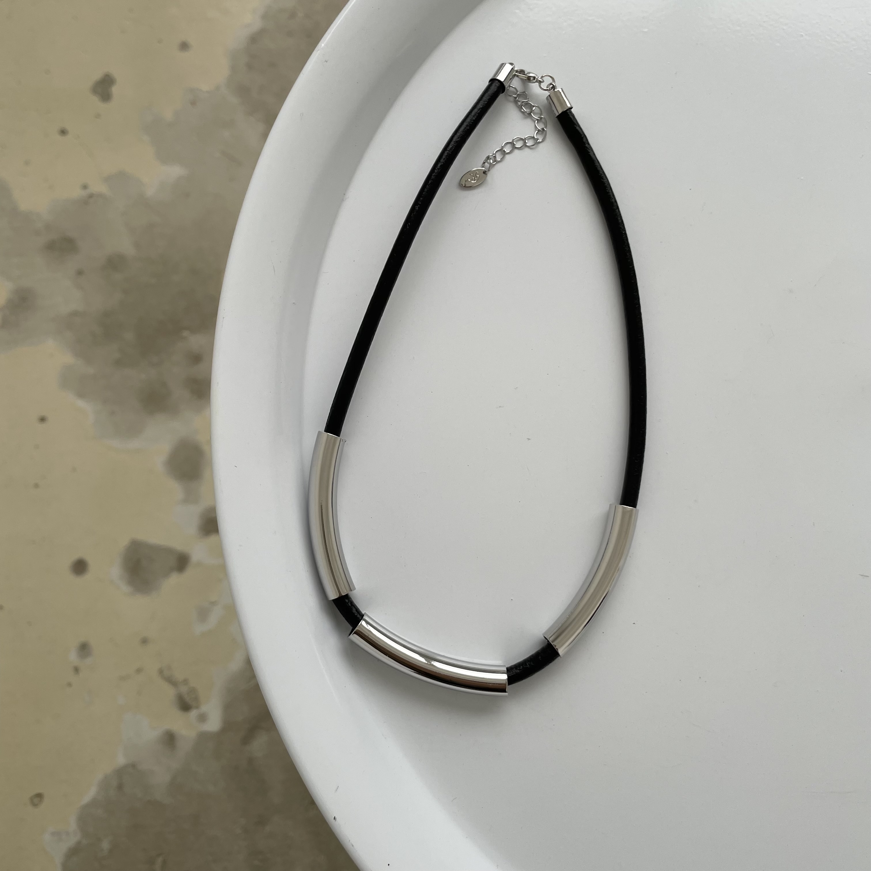 картинка Кулон на шнурке "Silver trio"