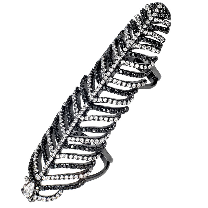 картинка Кольцо на весь палец перо с черными и белыми цирконами