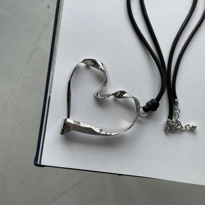 картинка Кулон на шнурке "Big silver heart"