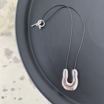 картинка Кулон на шнурке "Silver zigzag"