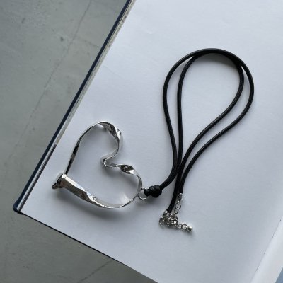 картинка Кулон на шнурке "Big silver heart"