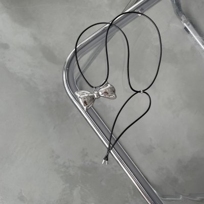 картинка Кулон на шнурке "Серебряный бант"