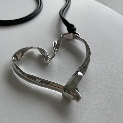 картинка Кулон на шнурке "Big silver heart"