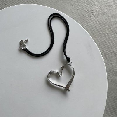 картинка Кулон на шнурке "Big silver heart"