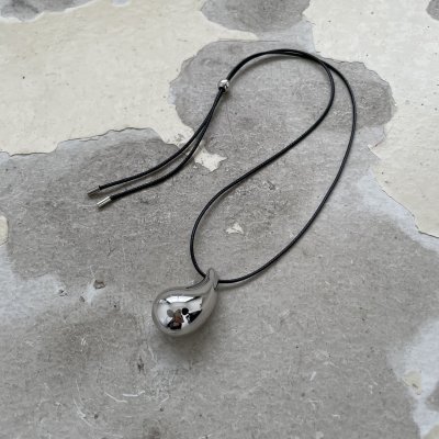 картинка Кулон на шнурке "Silver drop"